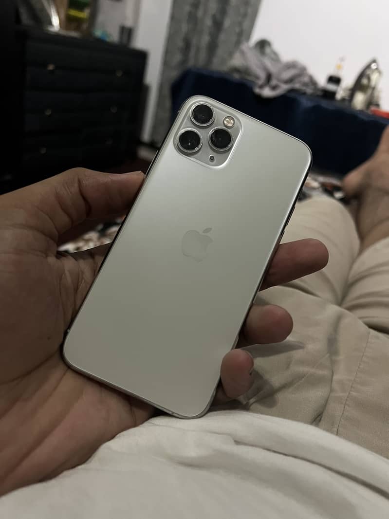 Apple iPhone 11 Pro 4