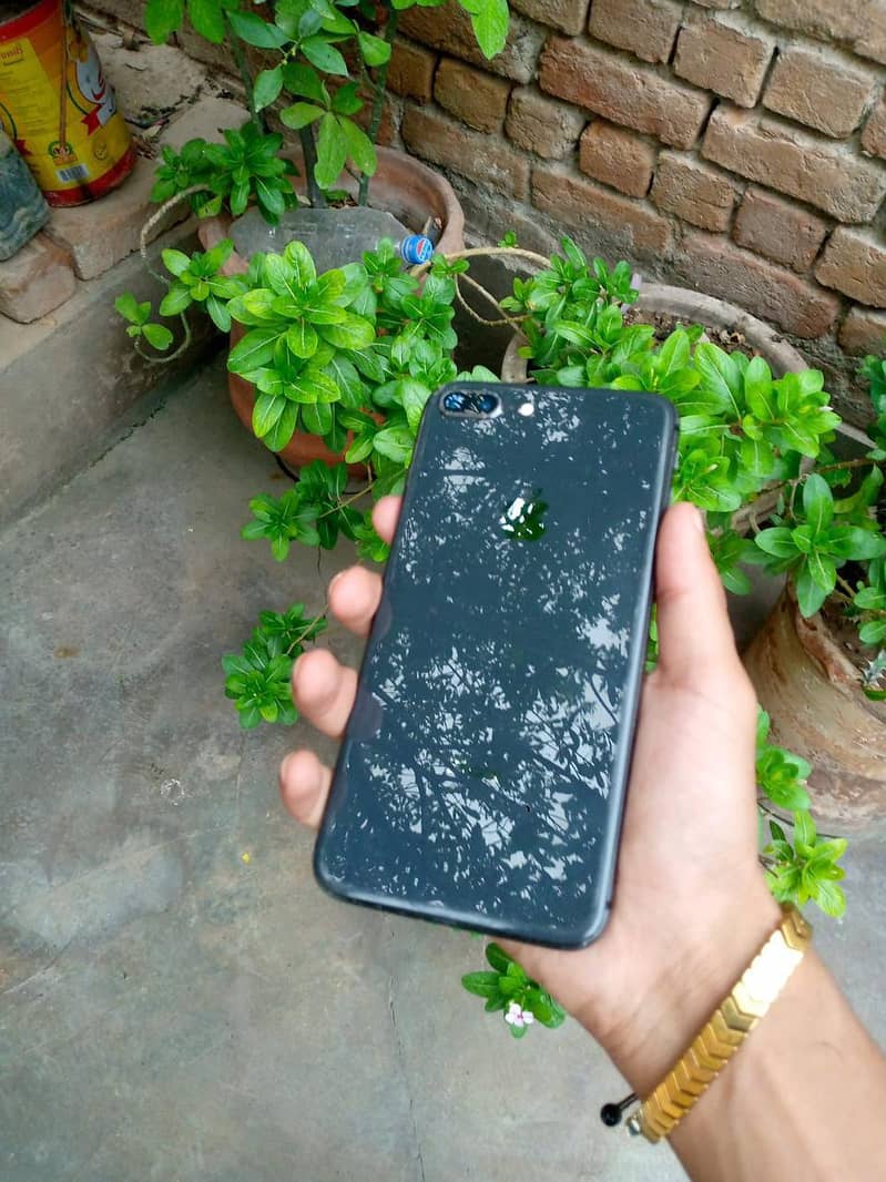 Apple iPhone 8 Plus 2