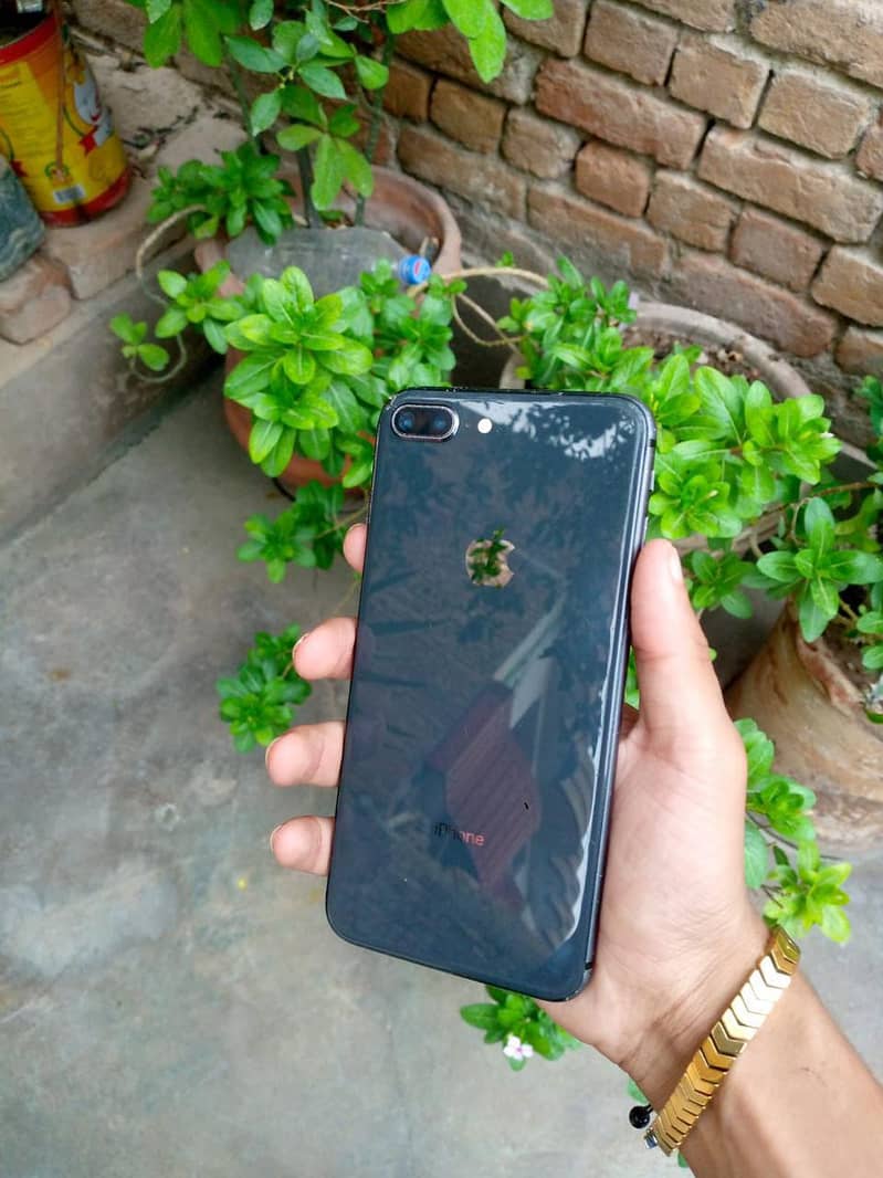 Apple iPhone 8 Plus 4
