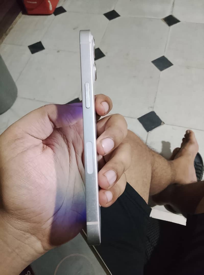 Apple iPhone 13 3