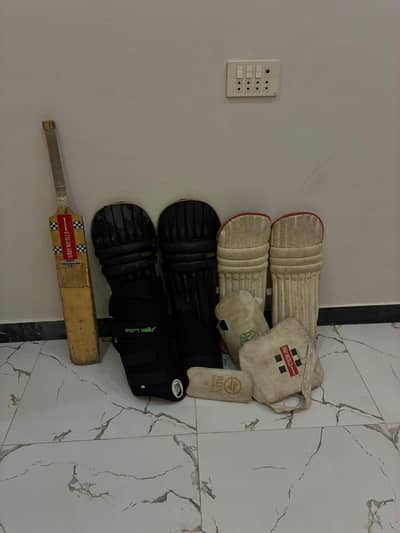 bohot achi kit ha 2 pads 2 thigh and bat and chest guard