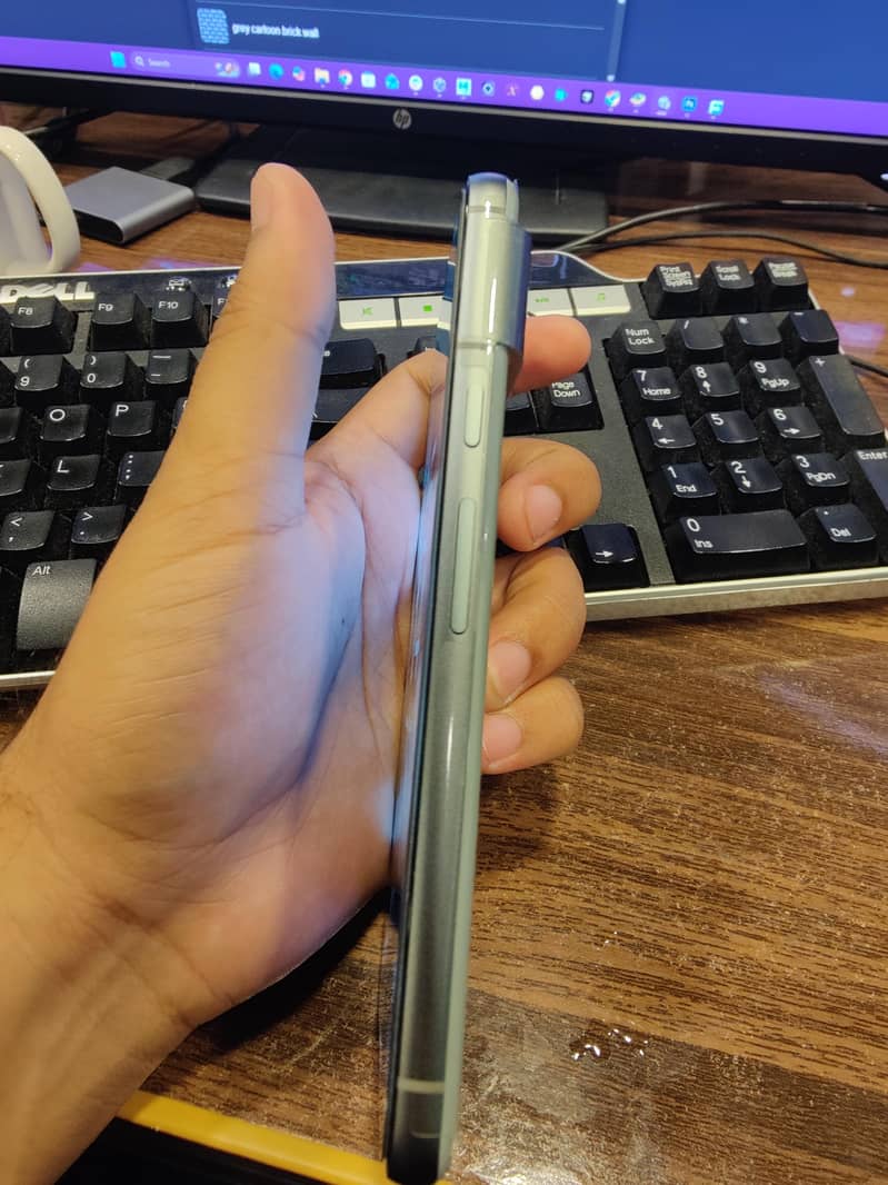 Google Pixel 8 4