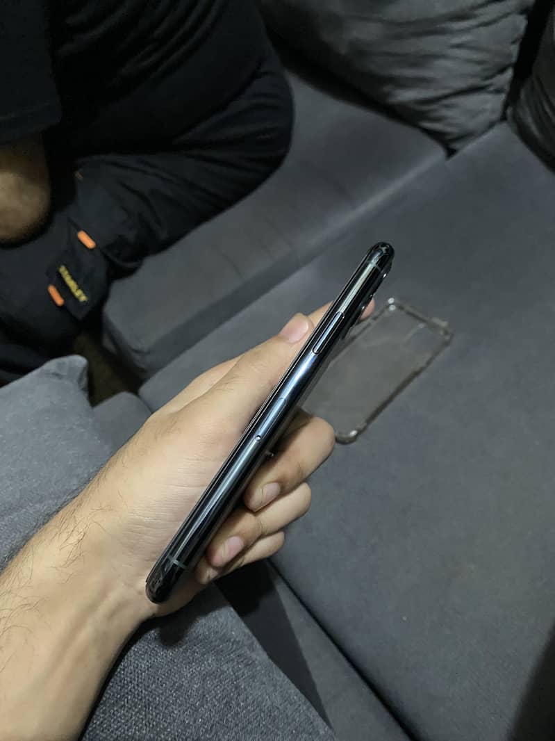 Iphone 11 pro 4