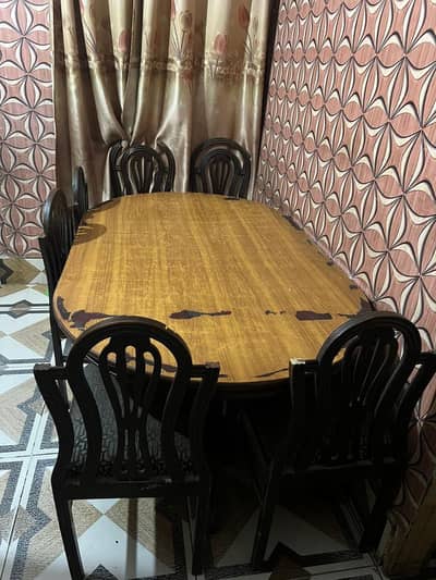 Dinnig table