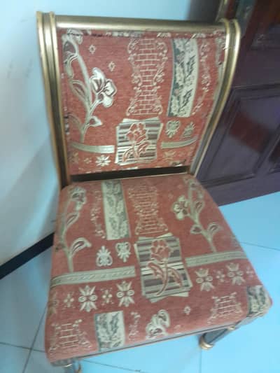dinning table for sell it's an urgent