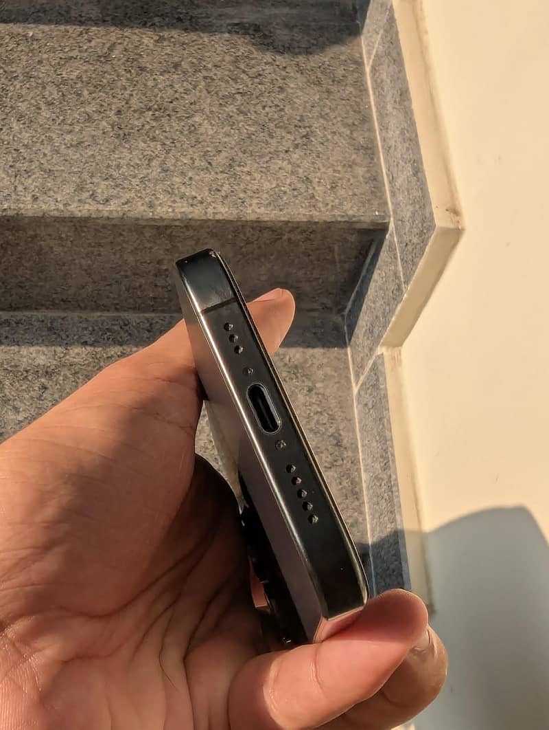 Apple iPhone 15 Pro 3