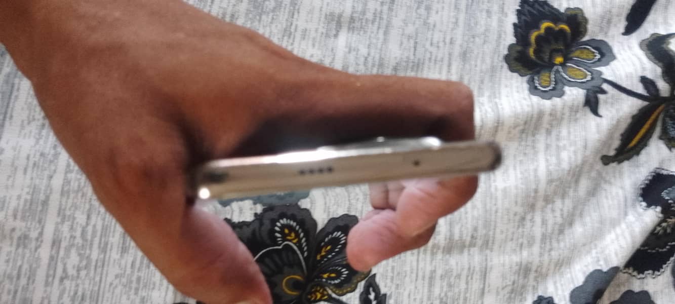 Tecno CAMON 30 7