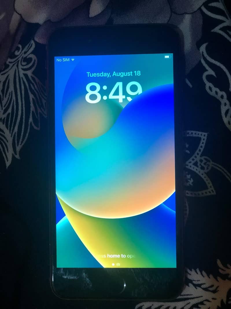 Apple iPhone 8 Plus 1