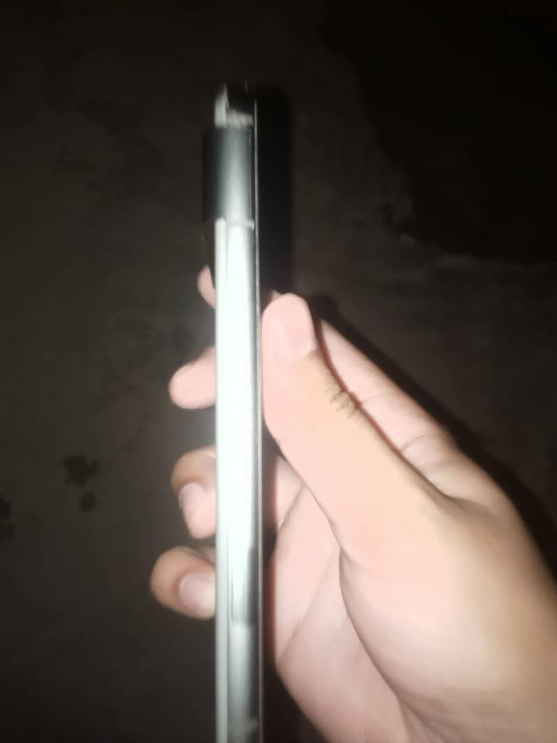 Google Pixel 8 4