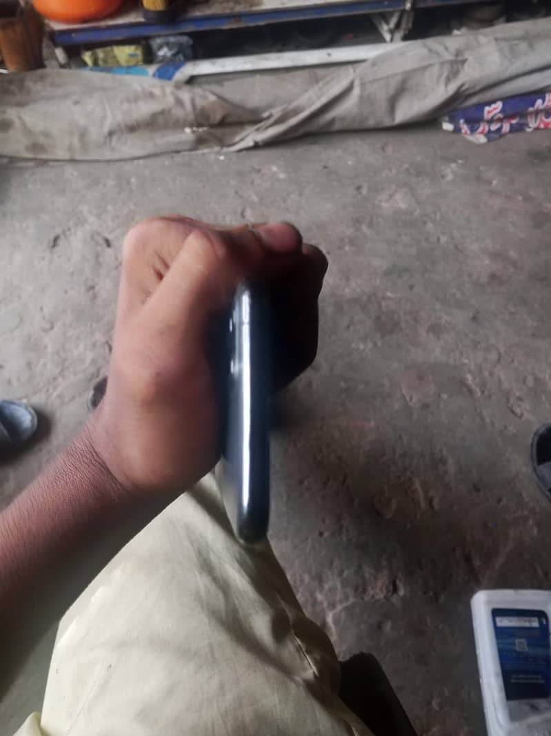 Apple iPhone 11 Pro 1