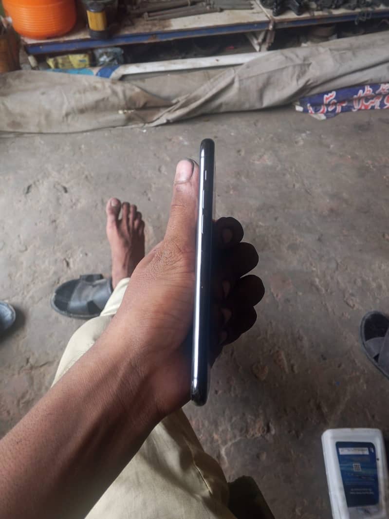 Apple iPhone 11 Pro 3