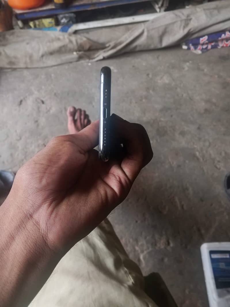Apple iPhone 11 Pro 6