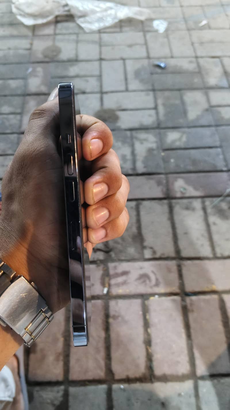 Apple iPhone 13 Pro 3