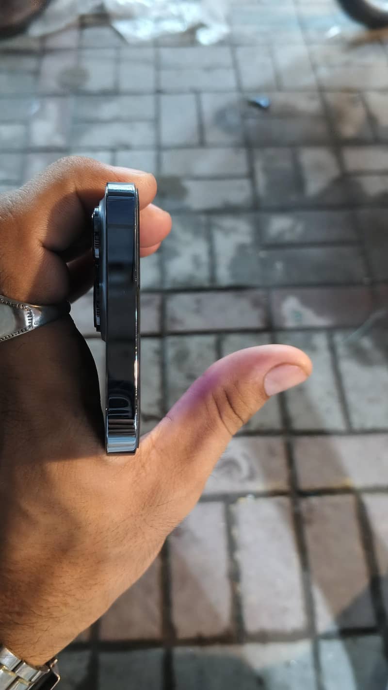 Apple iPhone 13 Pro 4