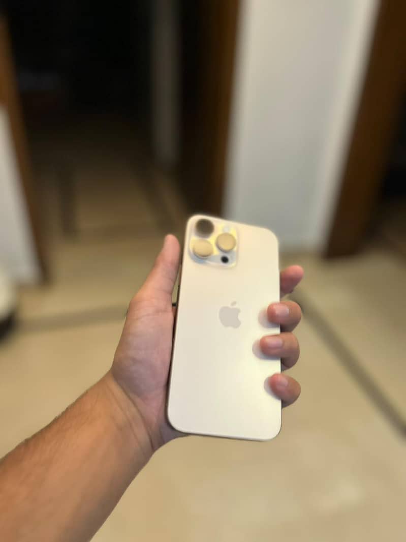 Apple iPhone 16 Pro Max 6