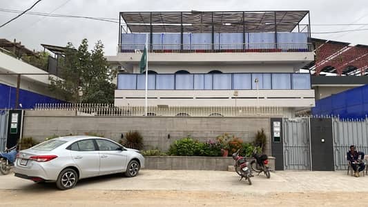 1000 Square Yards House In Stunning Gulshan-e-Iqbal - Block 4 Is Available For sale