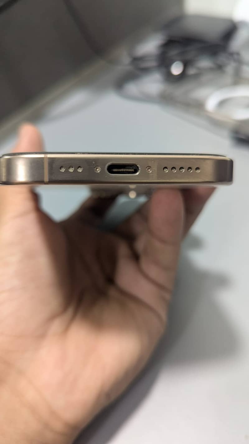 Apple iPhone 16 Pro 4