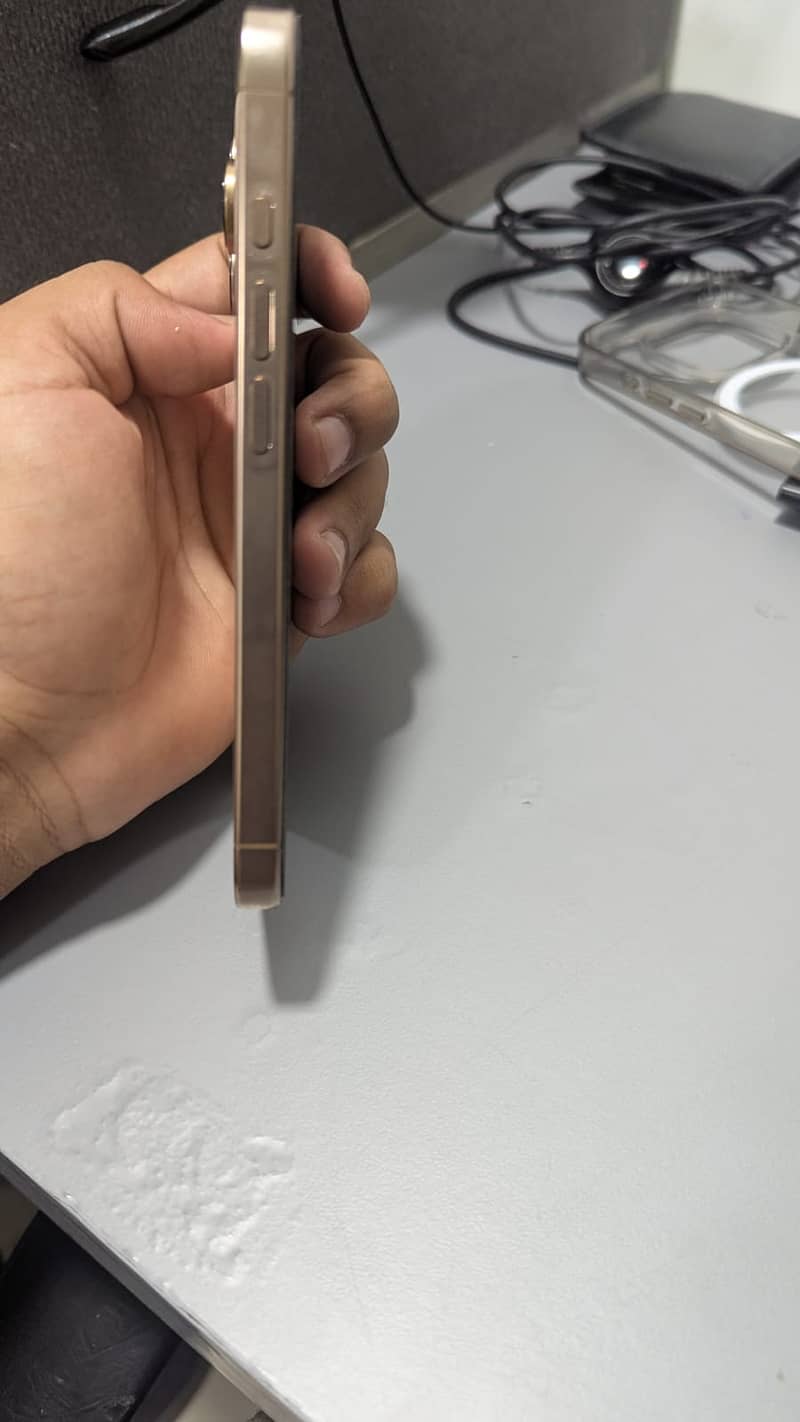 Apple iPhone 16 Pro 5