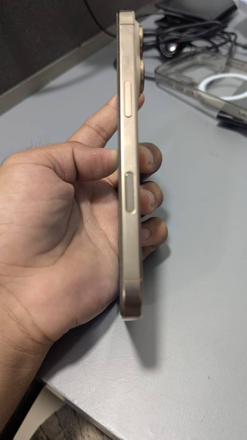 Apple iPhone 16 Pro 6