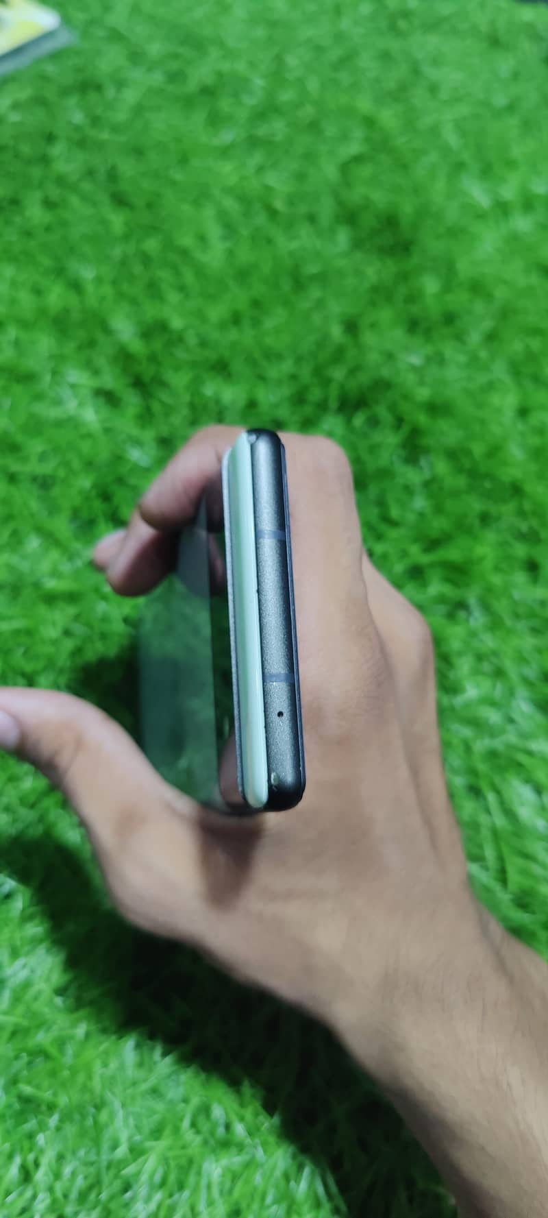 Google Pixel 6a 5
