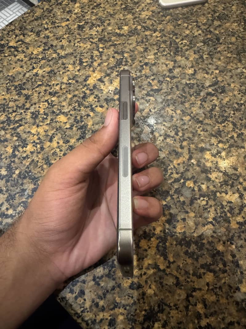 Apple iPhone 15 Pro Max 2