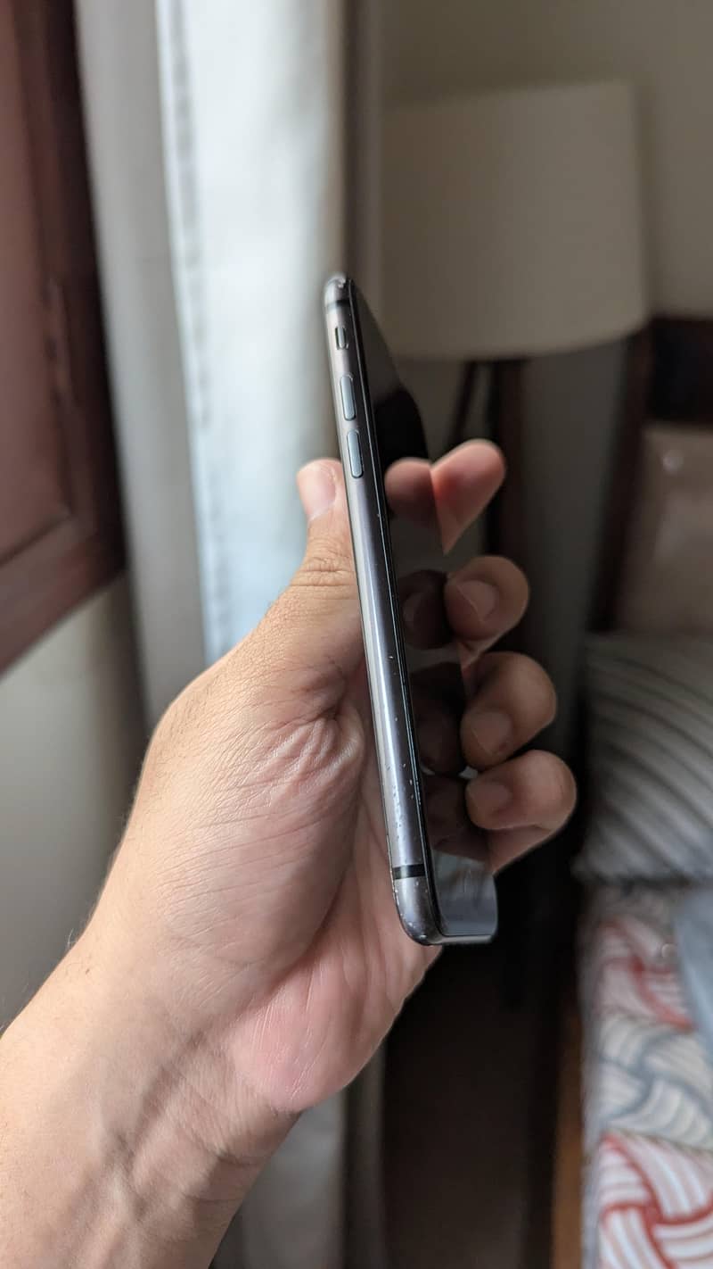 Apple iPhone 8 4