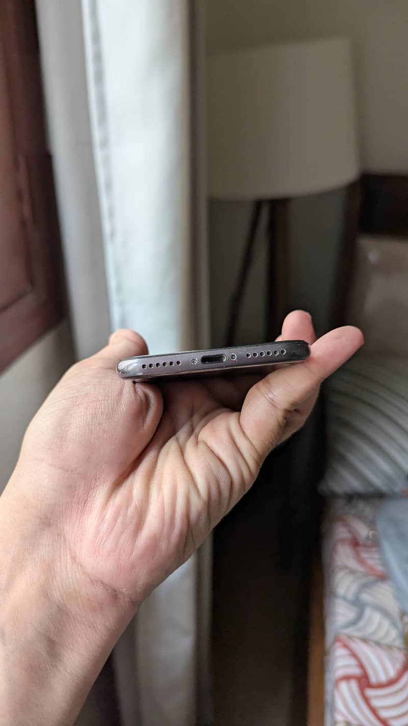 Apple iPhone 8 5
