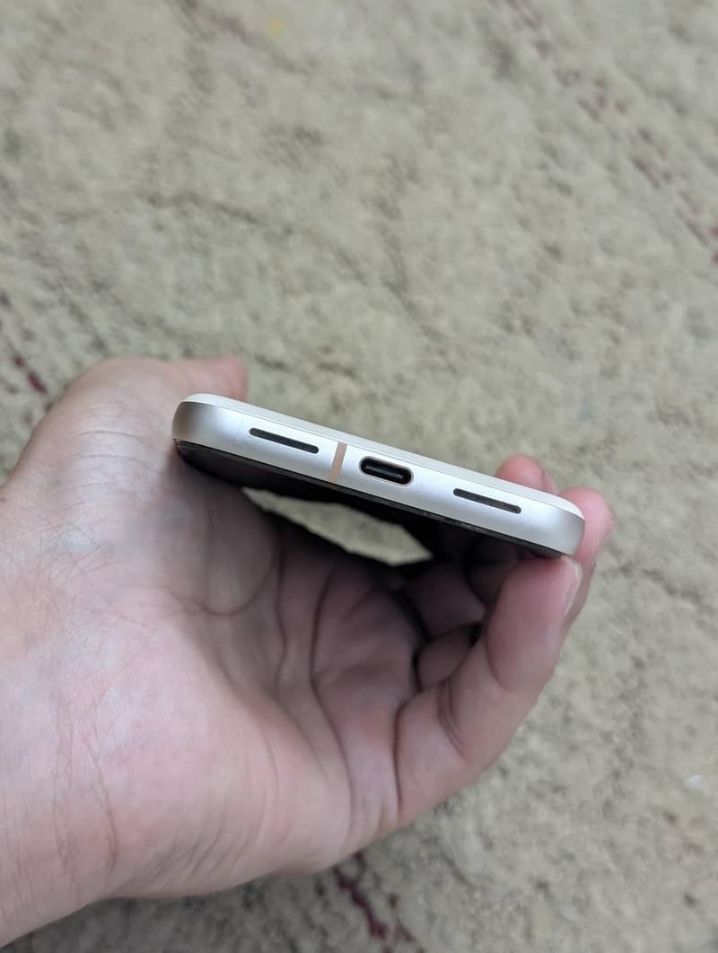 Google Pixel 8 4
