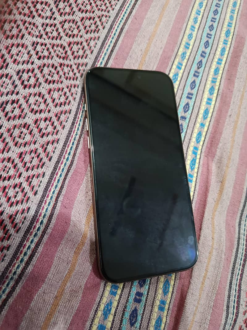 Apple iPhone 16 Pro Max 1