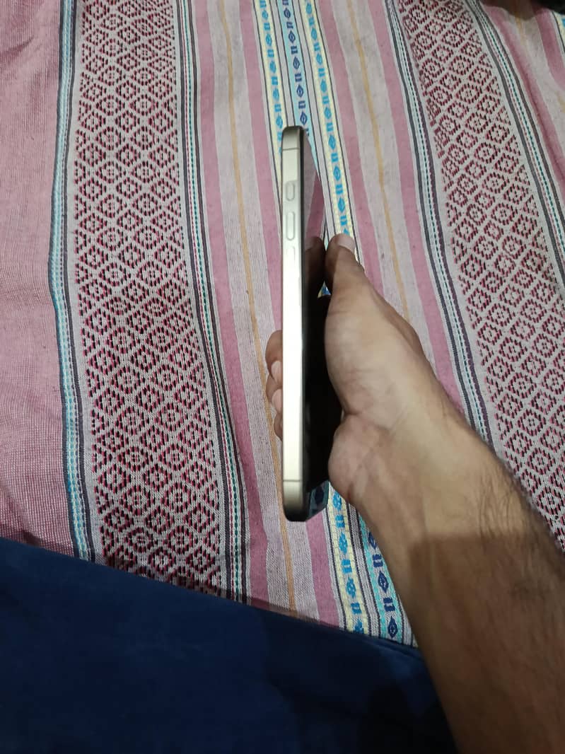 Apple iPhone 16 Pro Max 2