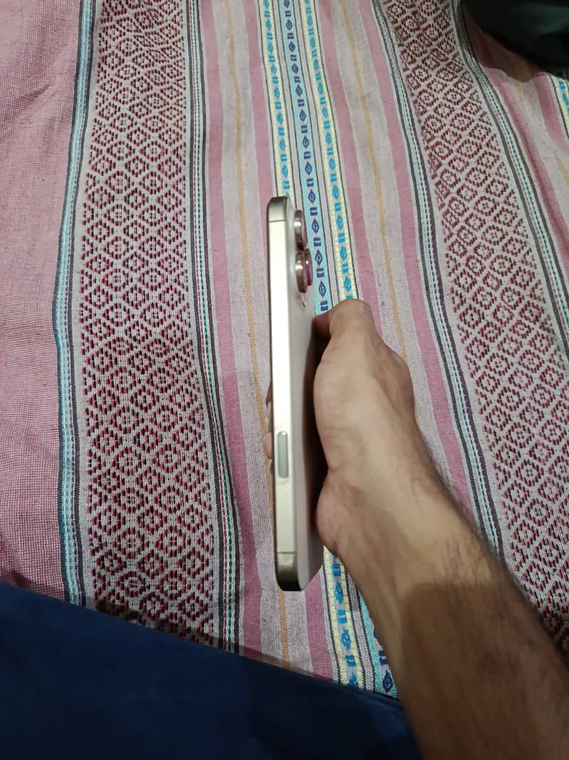 Apple iPhone 16 Pro Max 3