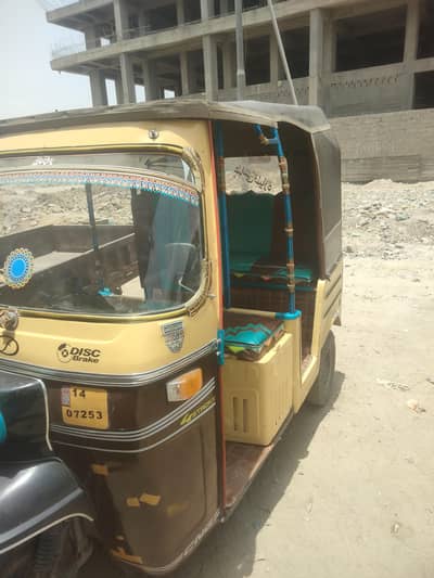 sazgar rickshaw 2014 urgent sale hi.