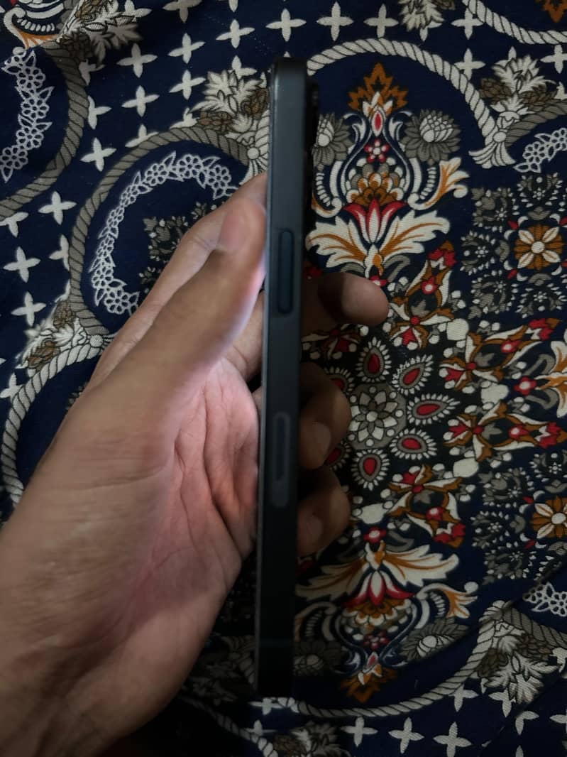 Apple iPhone 13 2
