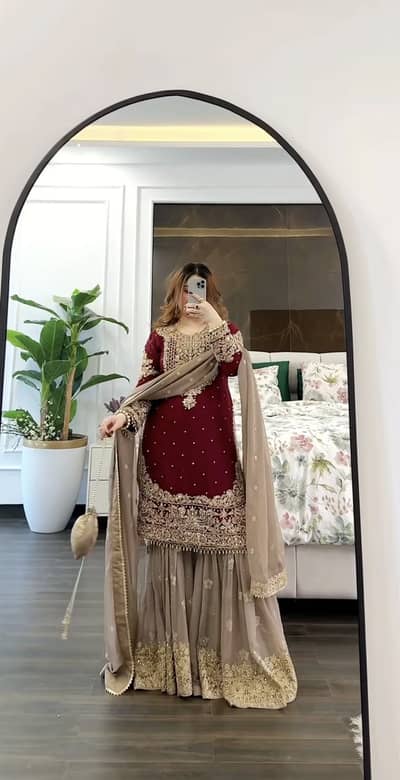 Beautiful bridal/party dress worn by Kubra khan. 10/10 condition