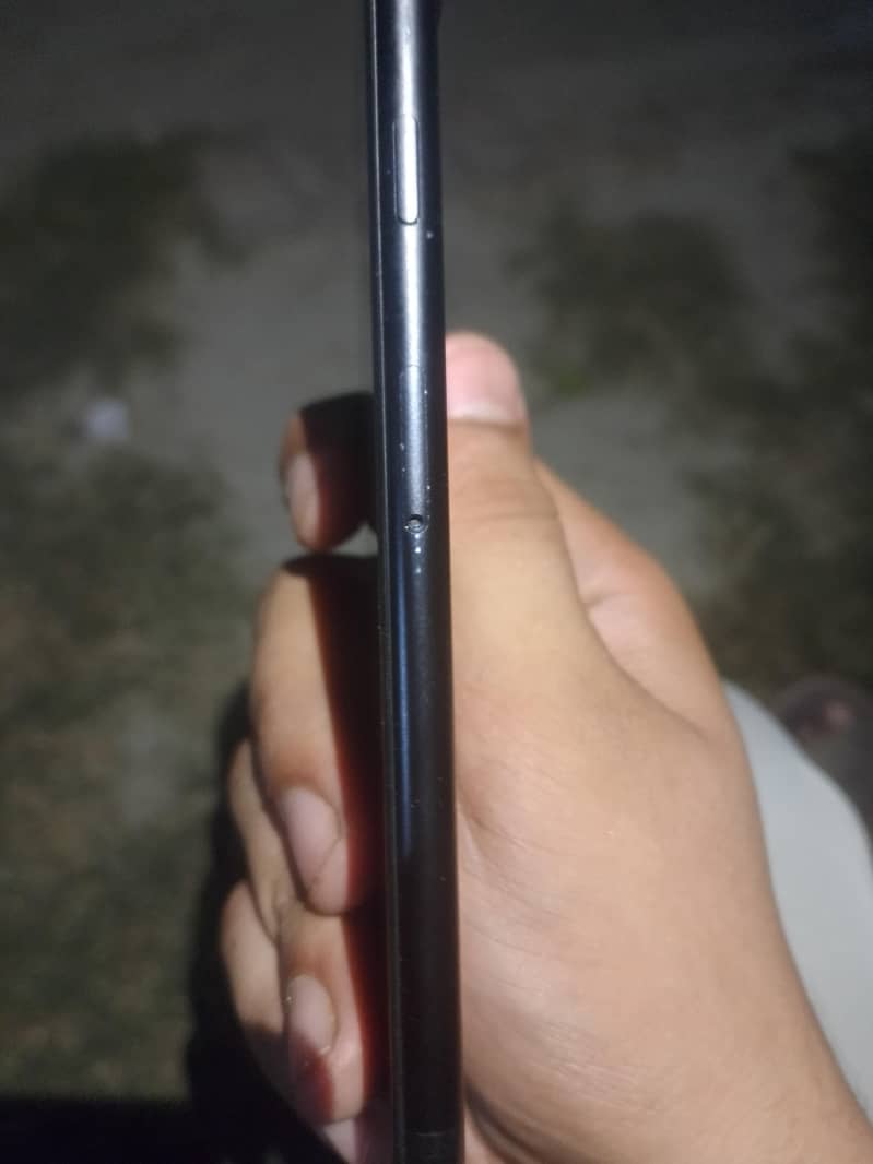 Apple iPhone 7 1