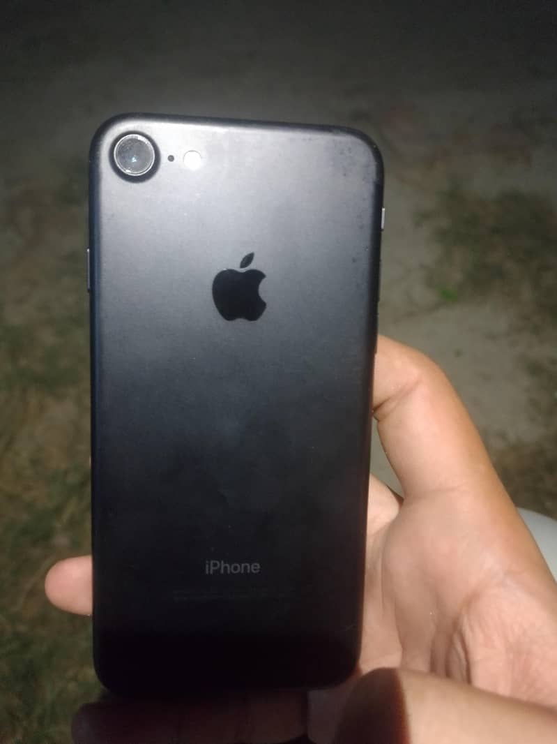 Apple iPhone 7 2