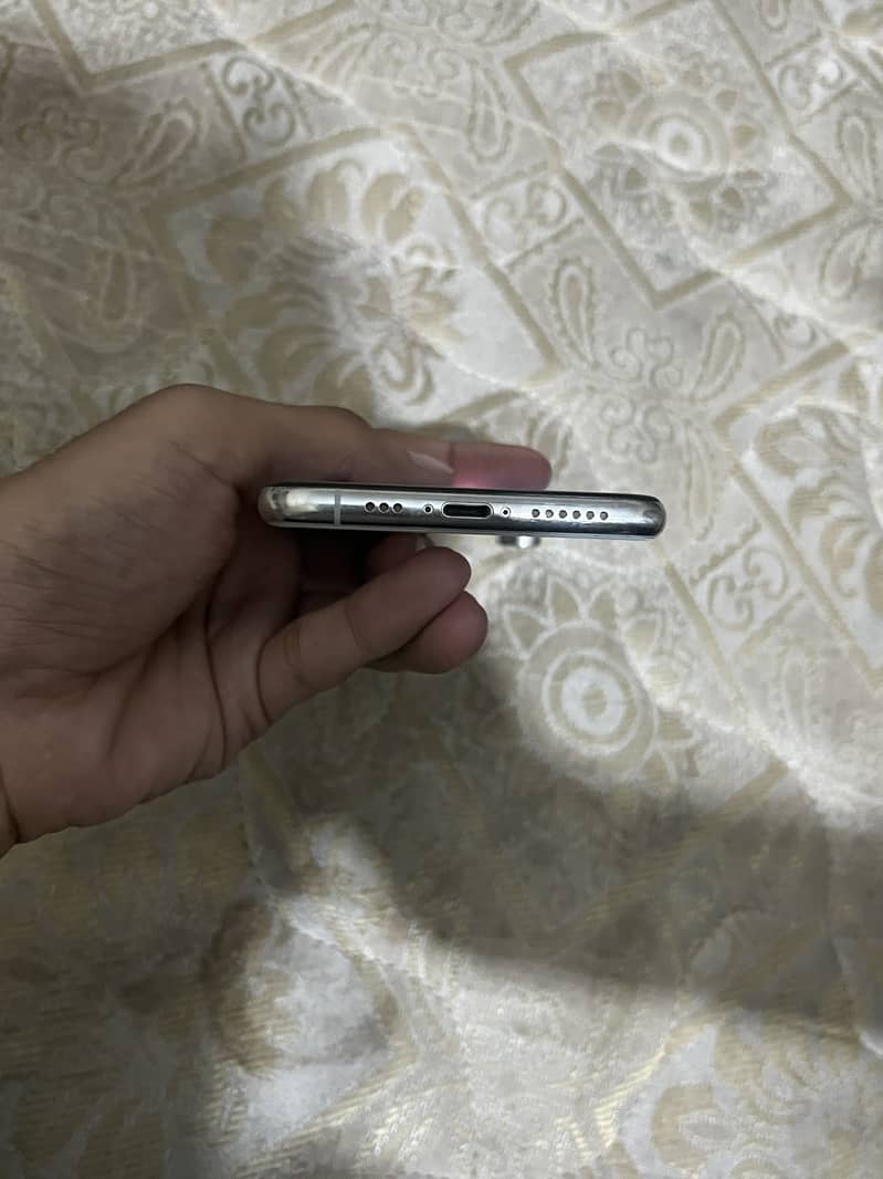 iPhone XS 3