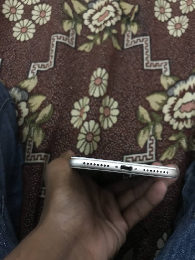 Apple iPhone 7 Plus condition 8/10 4