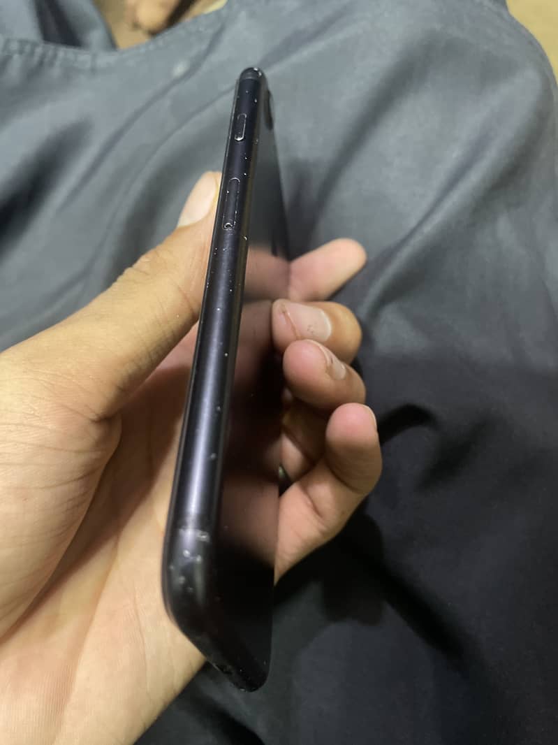 Apple iPhone 7 1