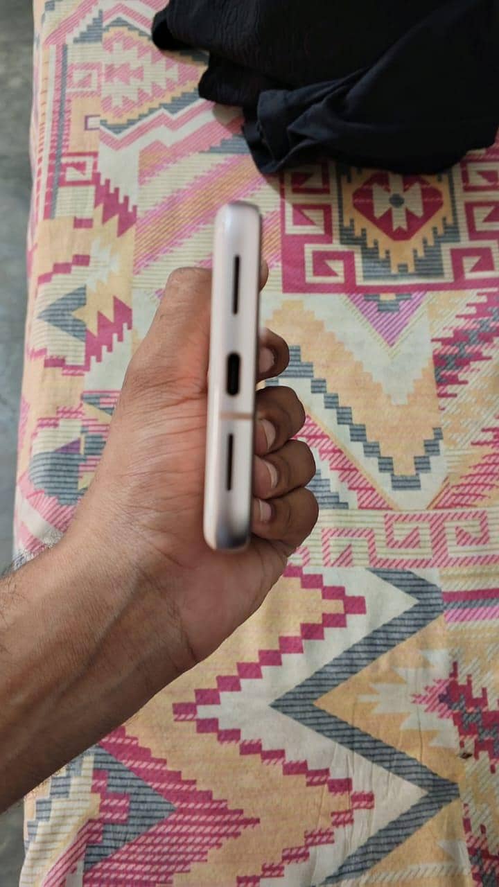 Google Pixel 8 4