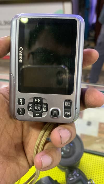 Canon digital camera full 10/10 full accessories one year warranty