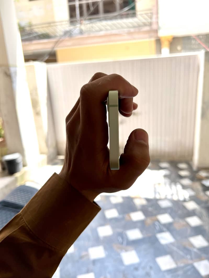 Apple iPhone 12 mini 3