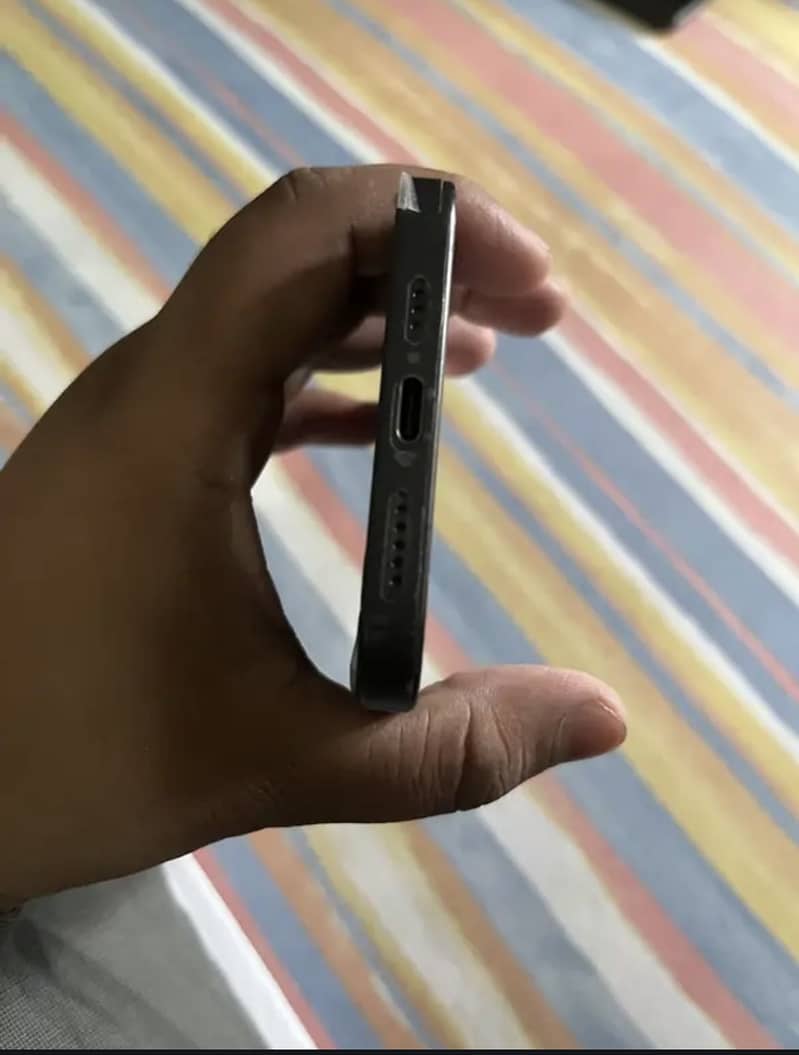 Apple iPhone 15 Pro Max 2