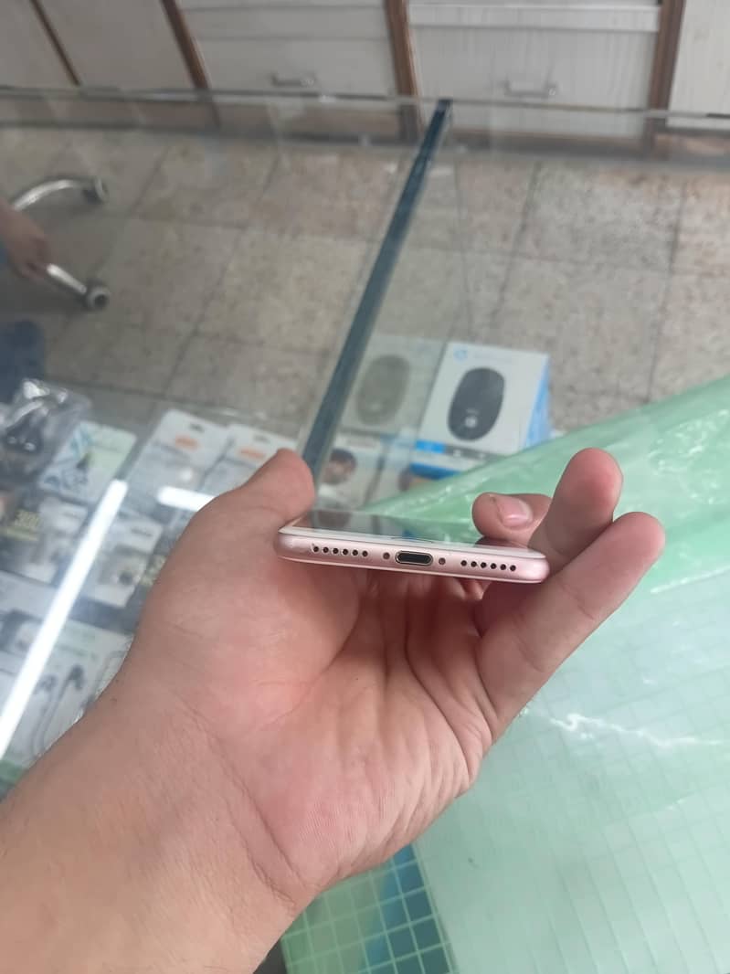 Apple iPhone 7 2