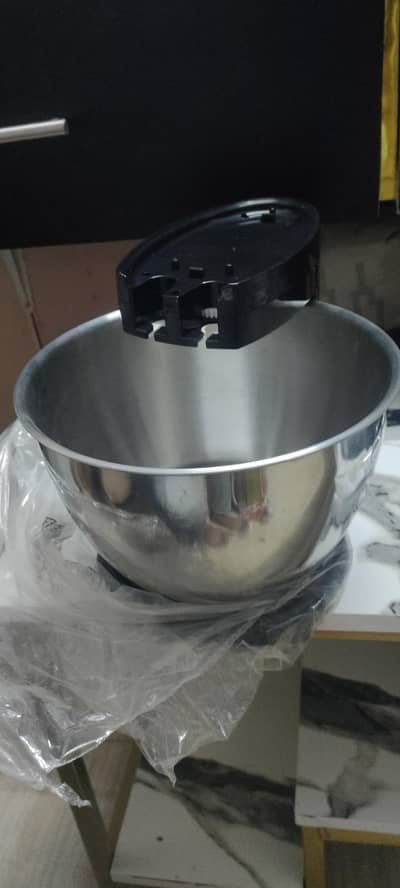 I'm selling mixer atta gondhne wali machine