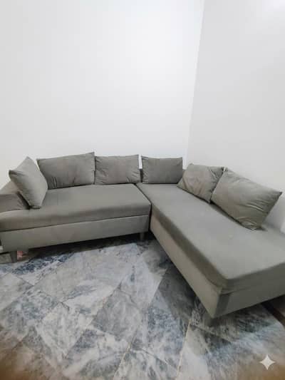 Modern L- Shaped Sectional Sofa (Grey Velvet / Fabric)