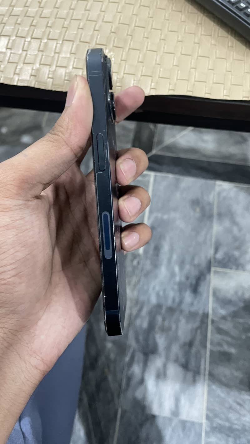 Apple iPhone 14 4
