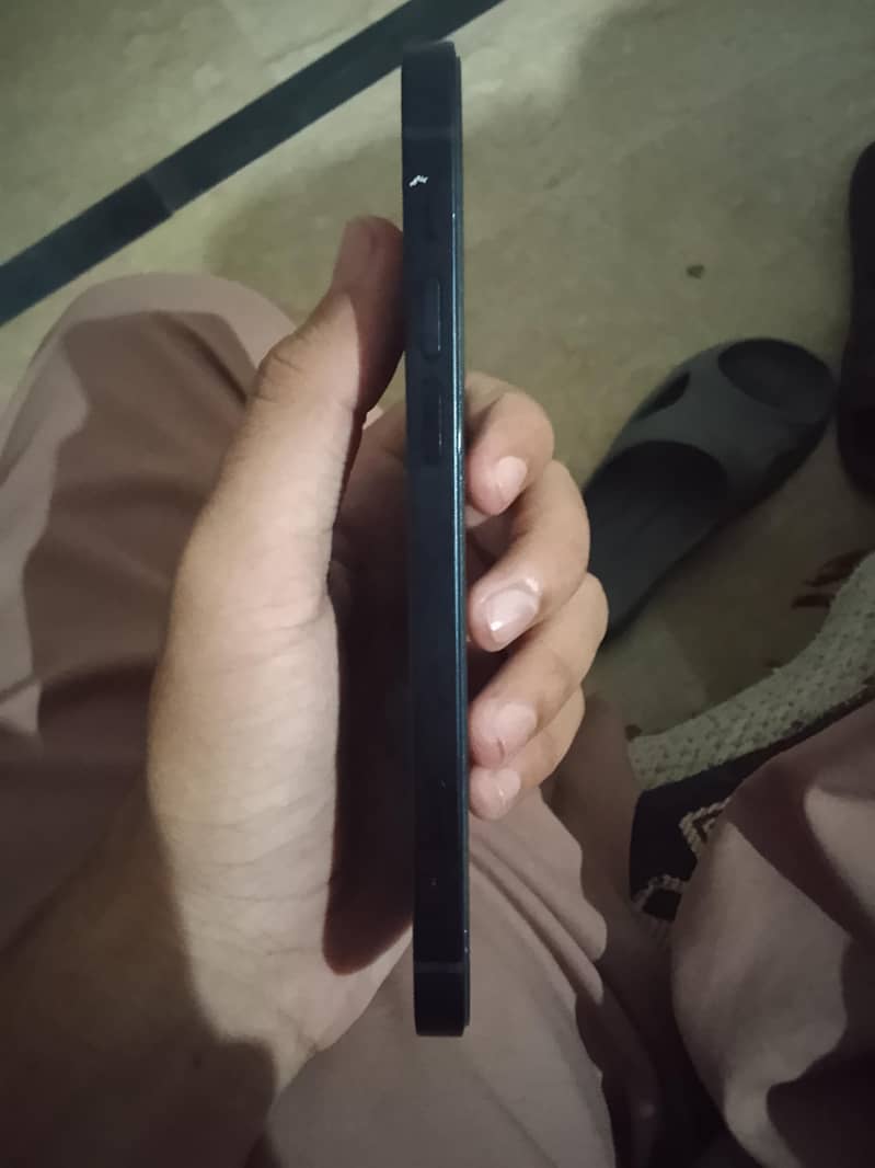 Apple iPhone 12 3