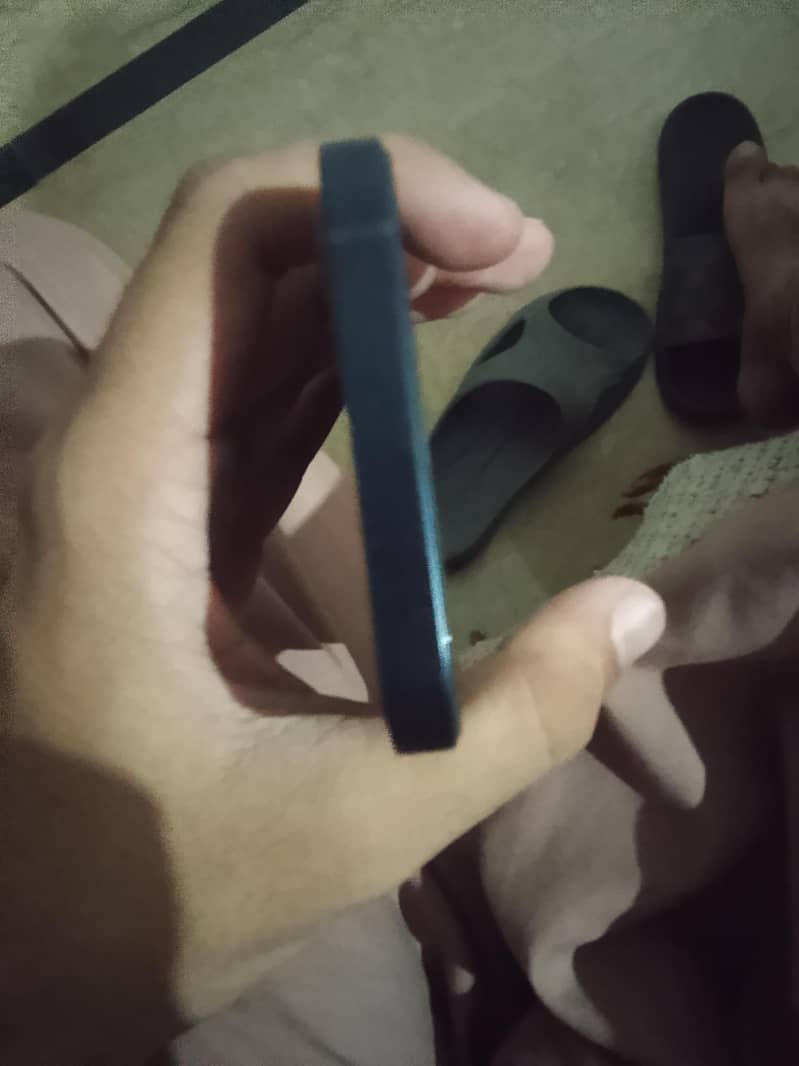 Apple iPhone 12 4