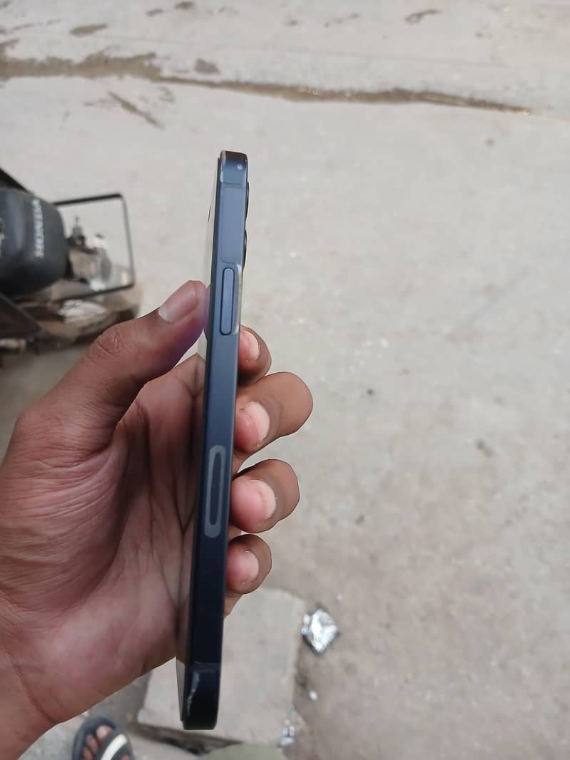 Apple iPhone 12 2